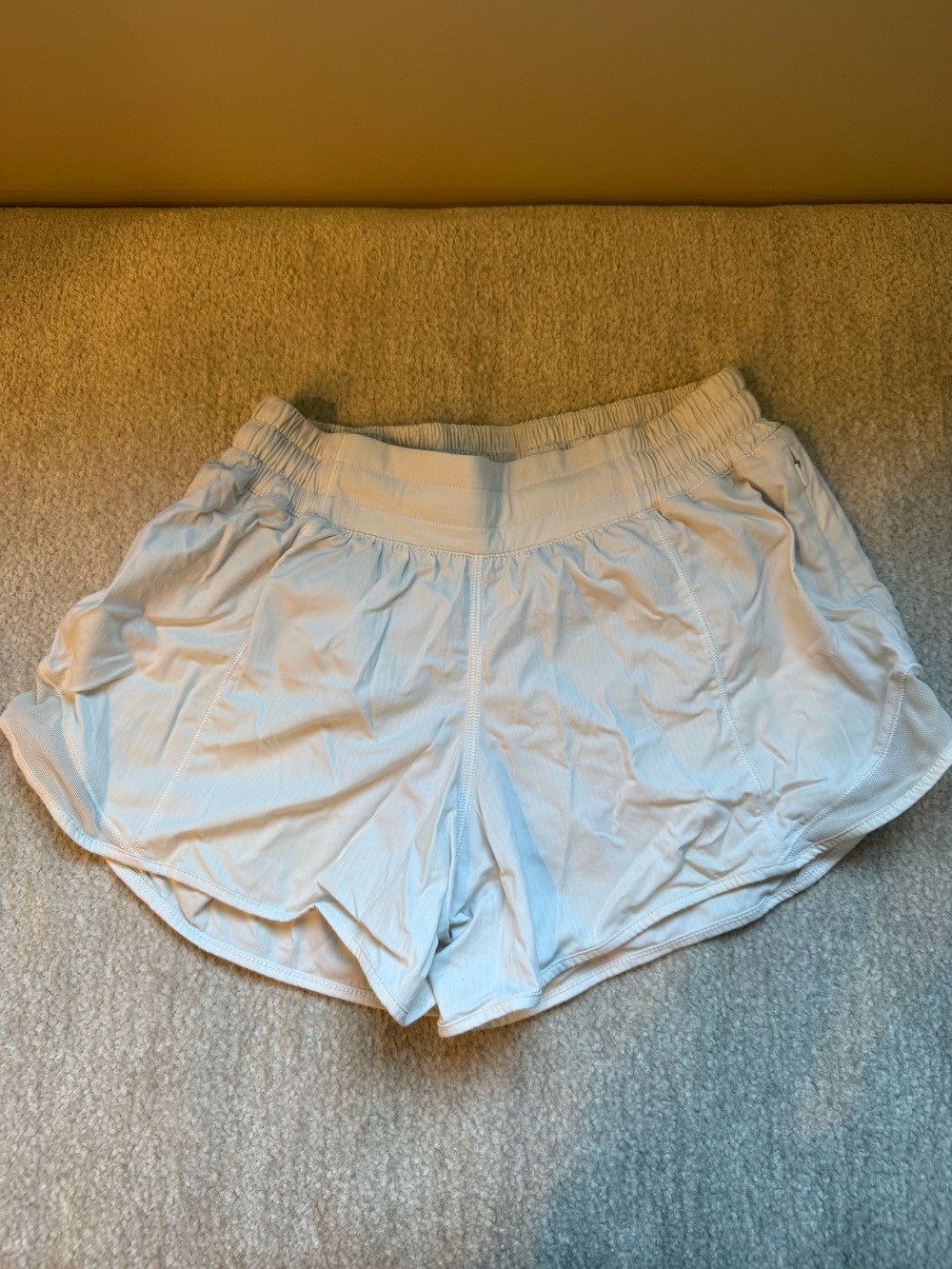 Lululemon hotty hot low rise 4 inch shorts